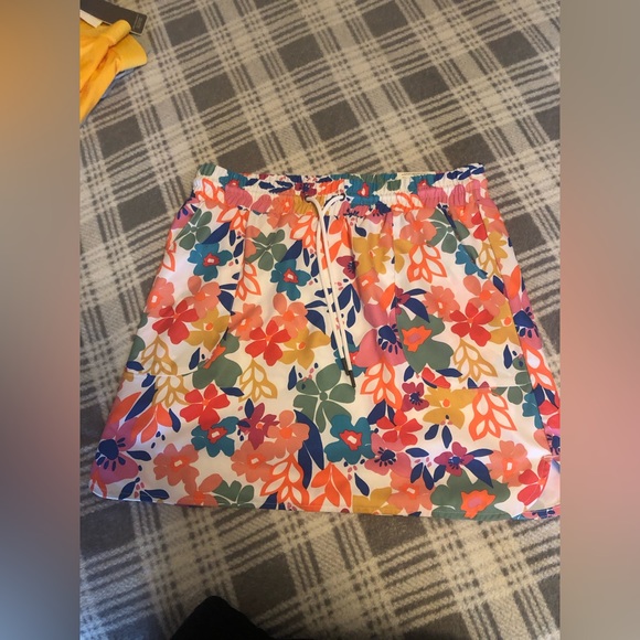 NWT flowered skirt - Picture 1 of 7